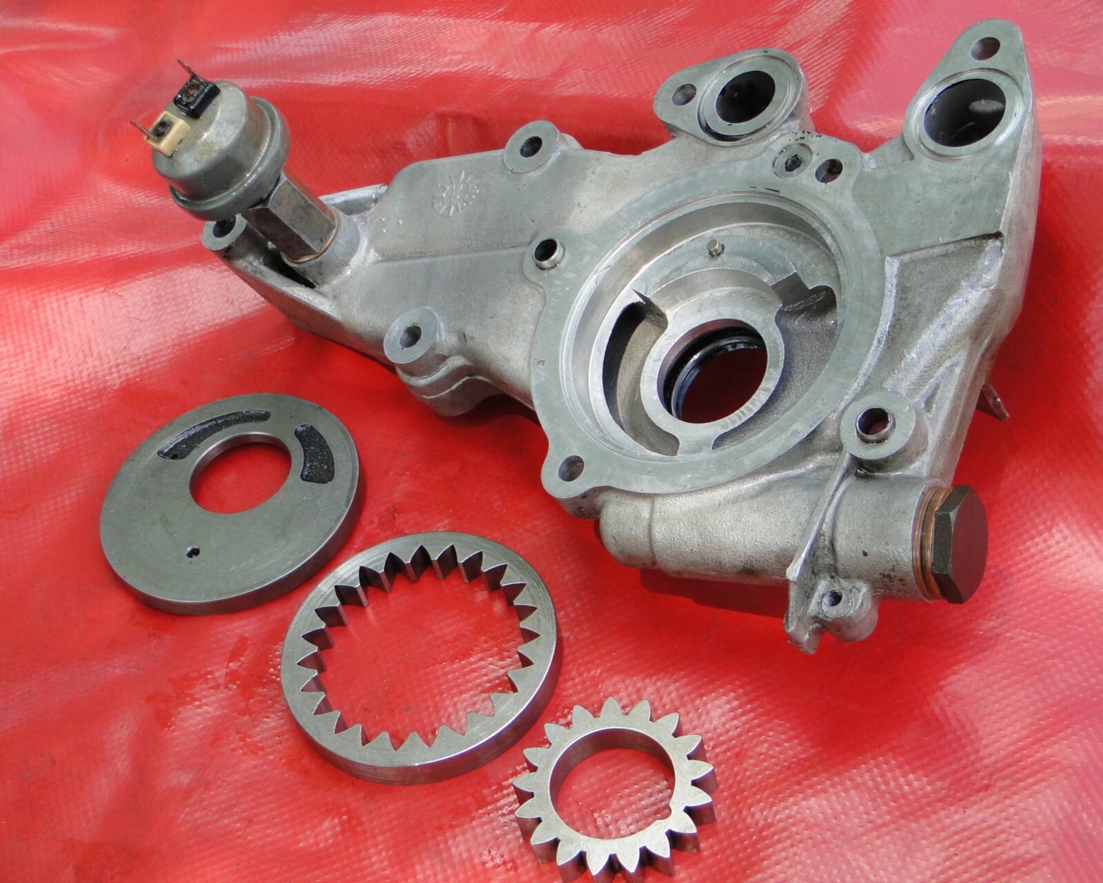 Maserati Biturbo 2.5 V6 AM453 Engine Oil Pump 1984-1986 GENUINE 311820002 59K