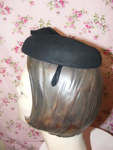 CAPPELLO VINTAGE ANNI 40 FASCINATOR NERO LANA FELTRO MACYS PICCOLI NEGOZI NEW YORK - Foto 5 di 9