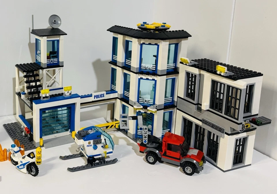 Lego City Police Juego Incompleto Lote Estación de Policía 60141 y 60308 Seaside Mission Foto 2 de 4