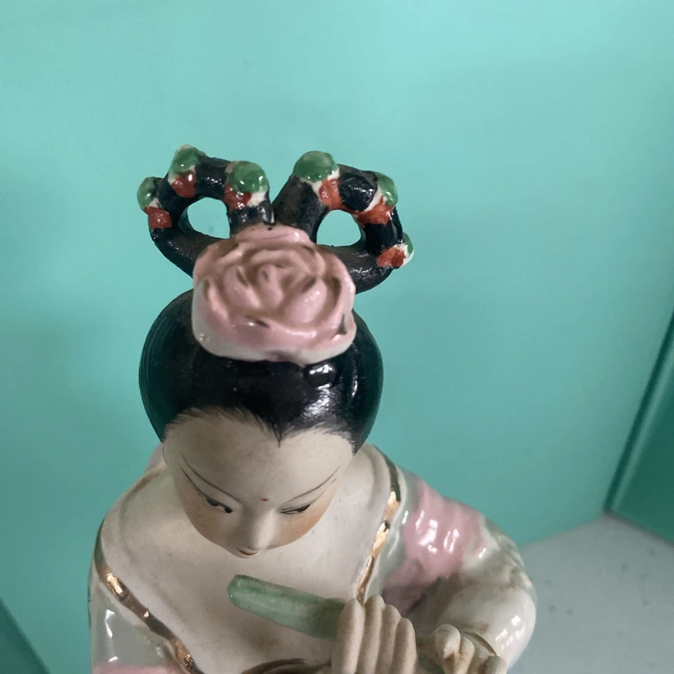 Vintage Porcelain Ghesia Figurine. - Image 3 of 4