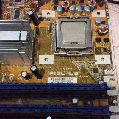 ASUS IPIBL-LB Rev 1.01 HP 492774-001 Motherboard 2.6 Ghz Processor 6Gb Ram