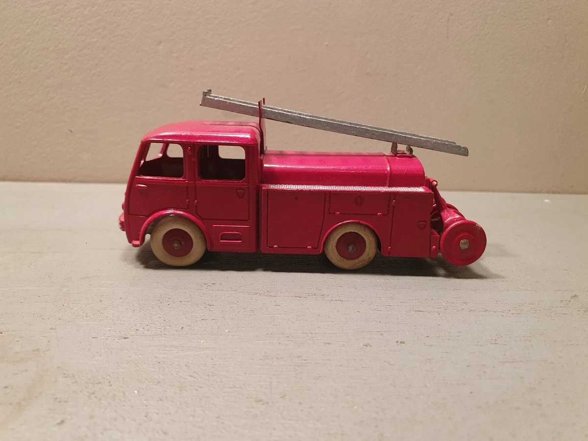 CAMION CITERNE D'INCENDIE Berliet GAK 20H 2 pompiers - 1/43 - Hachette