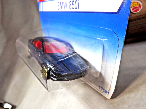1994 Hot Wheels International Card BMW 850i Dark Blue w/Gold UH Sp Wheels #255 - Picture 4 of 6