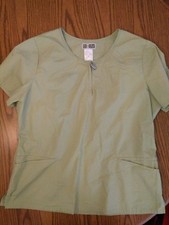 Cherokee body scrub top Xl EUC Green
