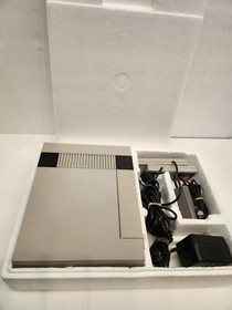 Nintendo NES Control Deck Home Console - Gray SYSTEM IN BOX tested works