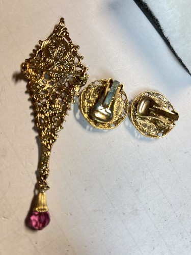 1928 Jewelry Co Victorian Style Rose Cameo Pin & Clip Earrings Set - Picture 2 of 6