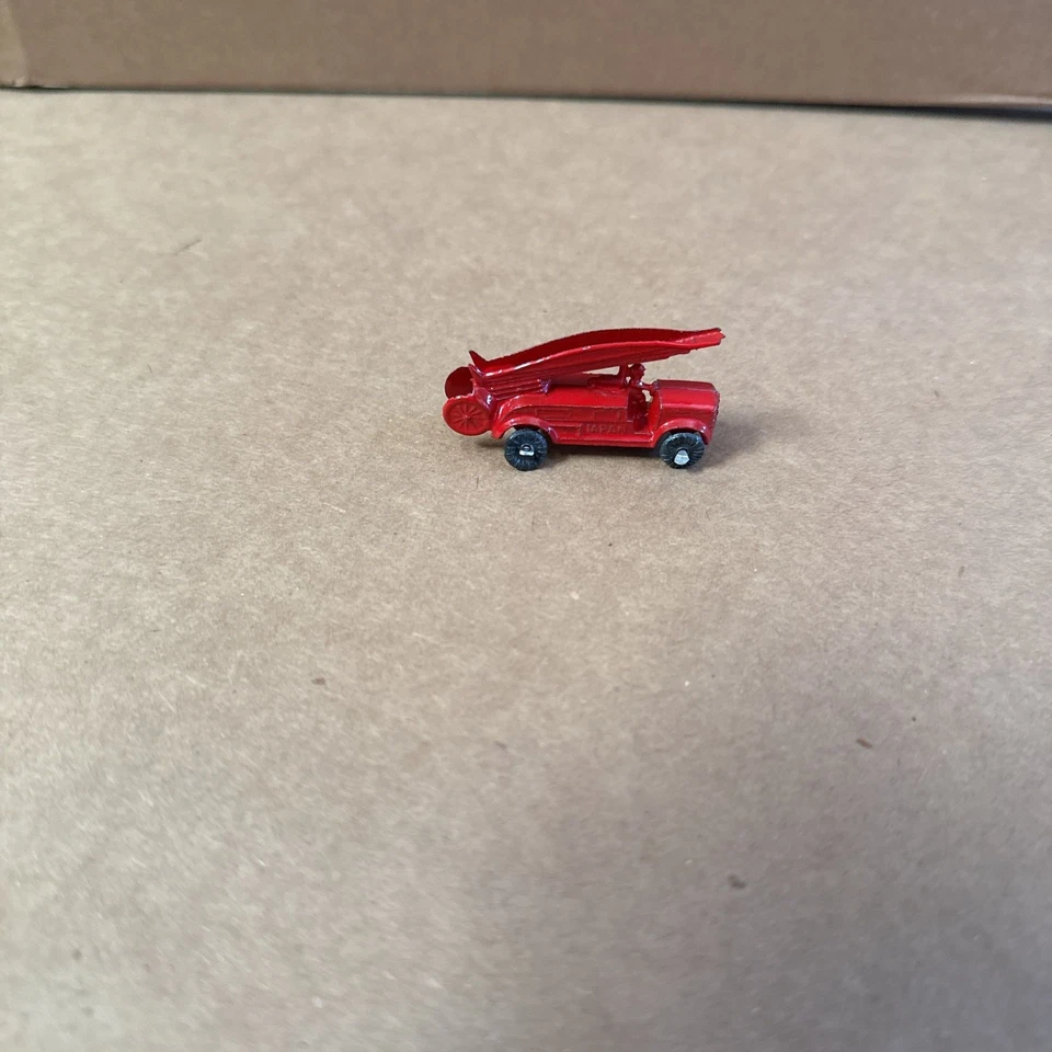 Vintage Matchbox Lesney 9 Dennis Fire Engine - Image 2 of 3