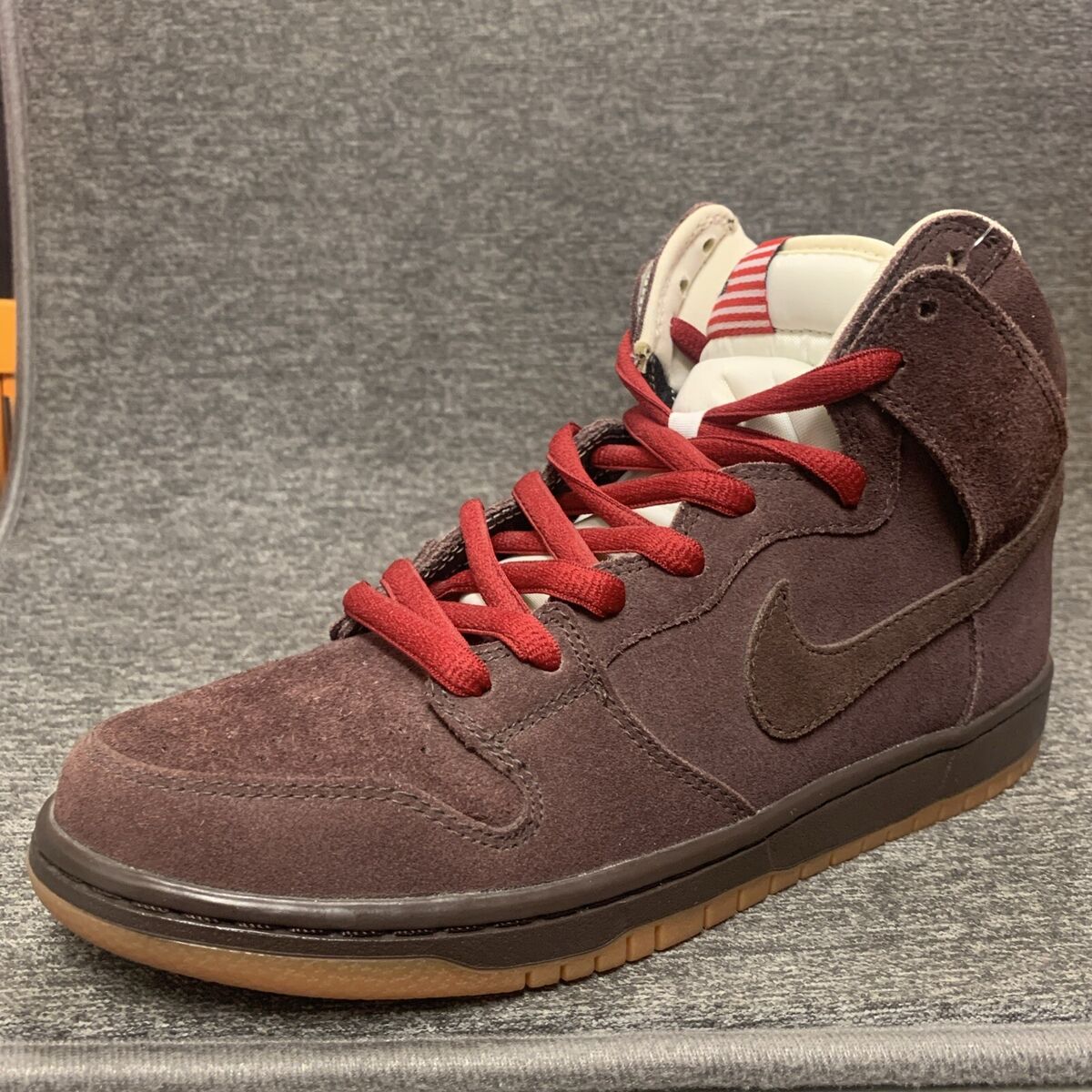 Size 8 - Nike SB Dunk High Pro Budweiser - Replacement Box Size 8 - Nike SB Dunk High Pro Budweiser - Replacement Box