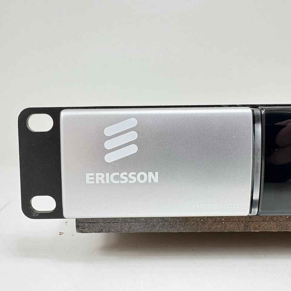 Unidad base estándar para receptor ERICSSON RX8310 -- usada/encendida/restablecida de fábrica Foto 2 de 4