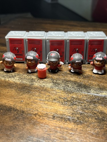Teenymates Tampa Bay Buccaneer Lockers With Players (Lb, Rb, Wr, Lineman, Coach)