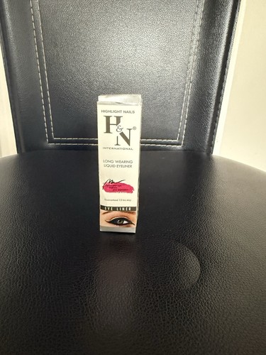 Coloured Shimmery Liquid Eyeliner Long-Lasting Waterproof - Picture 4 of 4