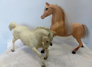 plastic toy horses vintage