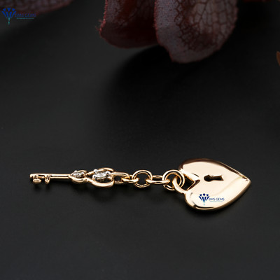 0.06TCW Round Brilliant Cut Heart&Key Moissanit Diamond Pendant 10K yellow Gold