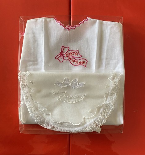 Camicina della Fortuna Manica Lunga 100%Cotone +Bavetta Ricamo “BUONA FORTUNA” - Foto 4 di 5