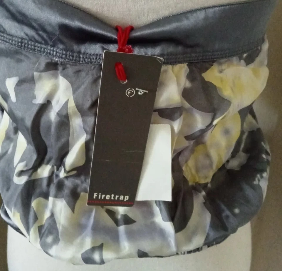Top sin tirantes Firetrap para mujer pura seda prímula "Razor Blade" talla M. Viaje. Foto 2 de 4