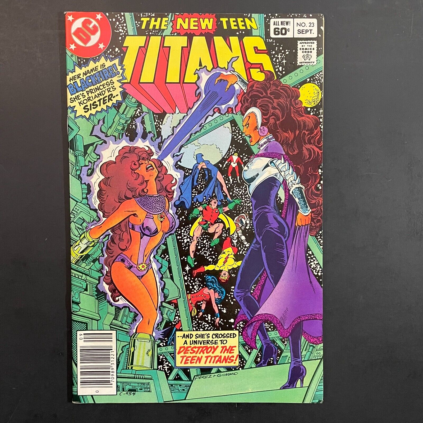 New Teen Titans 23 1st Blackfire NEWSSTAND DC 1982 Wolfman Perez Starfire comic