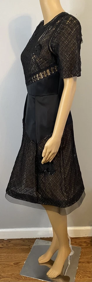 Vestido PRABAL GURUNG negro satinado encaje medios mixtos cuentas recortes ajuste y acampanado TALLA 4 Foto 4 de 4