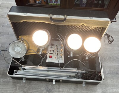 Novatron 1600 Plus Studio Light kit 4 Strobe Heads, 2 Umbrellas & Wires  4 Stand