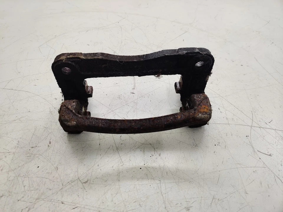 CHEVROLET CAPTIVA 2012 / 2.2 DIESEL LEFT REAR BRAKE CALIPER CARRIER BRACKET - Image 2 of 2