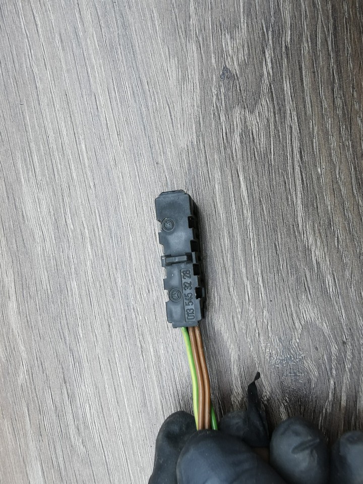 MERCEDES W124 Instrument cluster outside temperature display plug wire