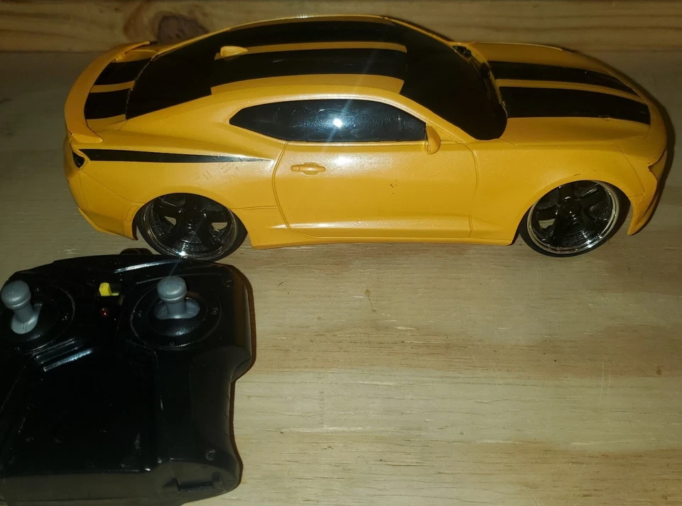 Jada Toys Chevy Camero SS 2016 RC Car Working With Remote  - Image 4 of 4