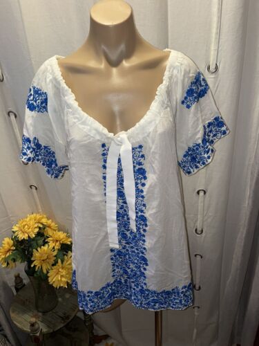 J. CREW Mexican Inspired Boho White Embroidered To