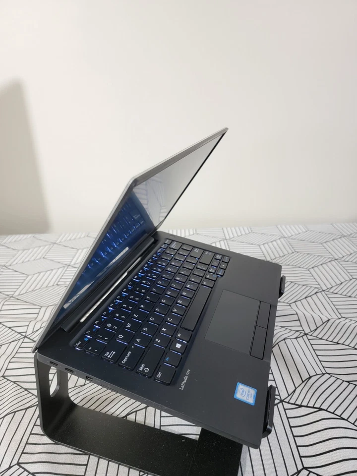Dell Latitude 7370 13.3" Intel Core m7-6Y75 1.2GHz 8GB RAM 128GB SSD Win10/11Pro Foto 3 de 4
