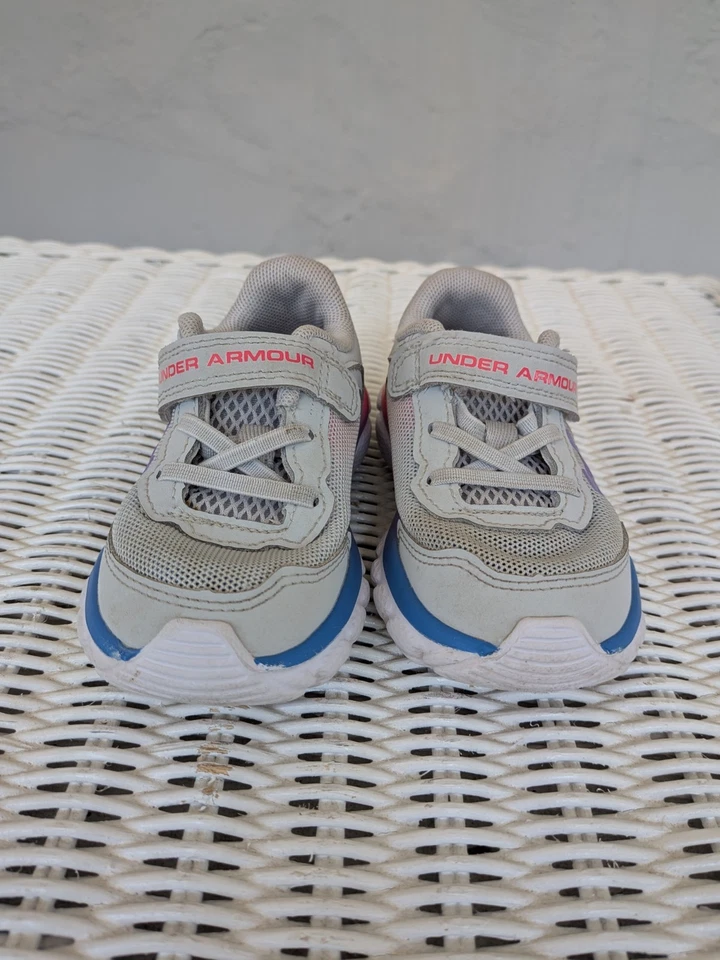 Under Armour Assert Infantil Niño Niña Zapatos para Correr Gris Arco Iris Talla 6K Foto 2 de 4