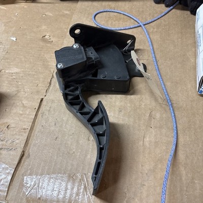 International Prostar/Bendix 5020020 Accelerator Pedal NOS