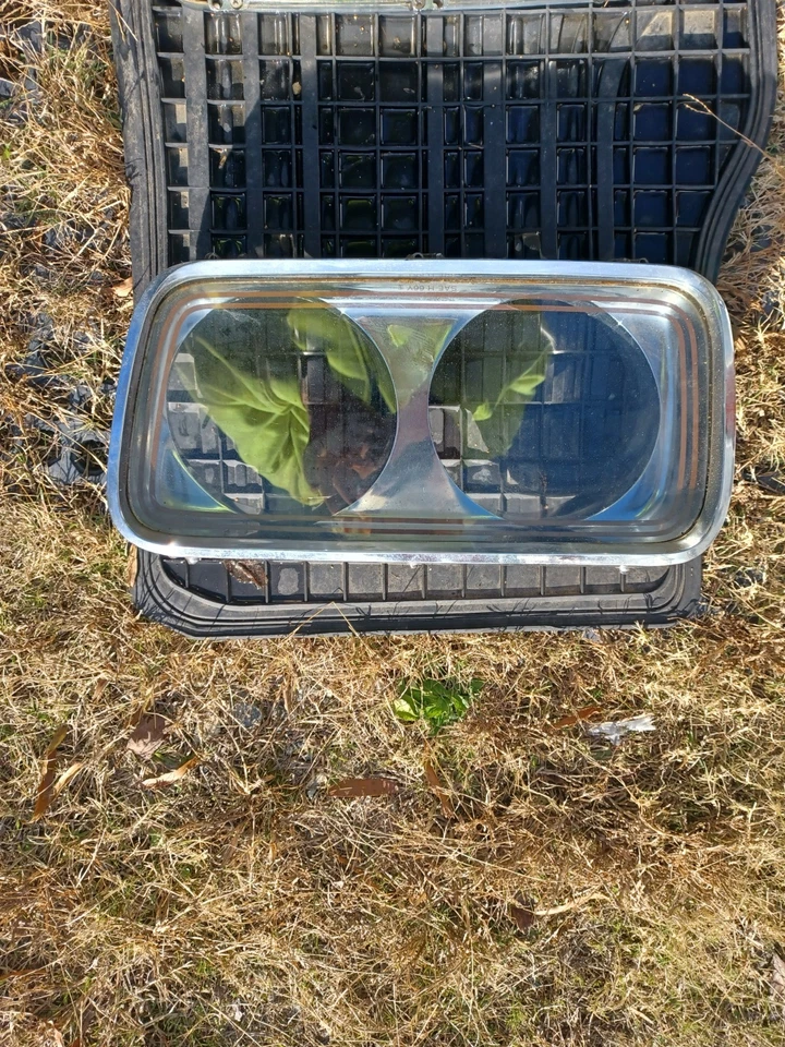 OEM USED 1966 Chrysler Imperial Headlight Bezel Pair Left and Right Foto 4 de 4