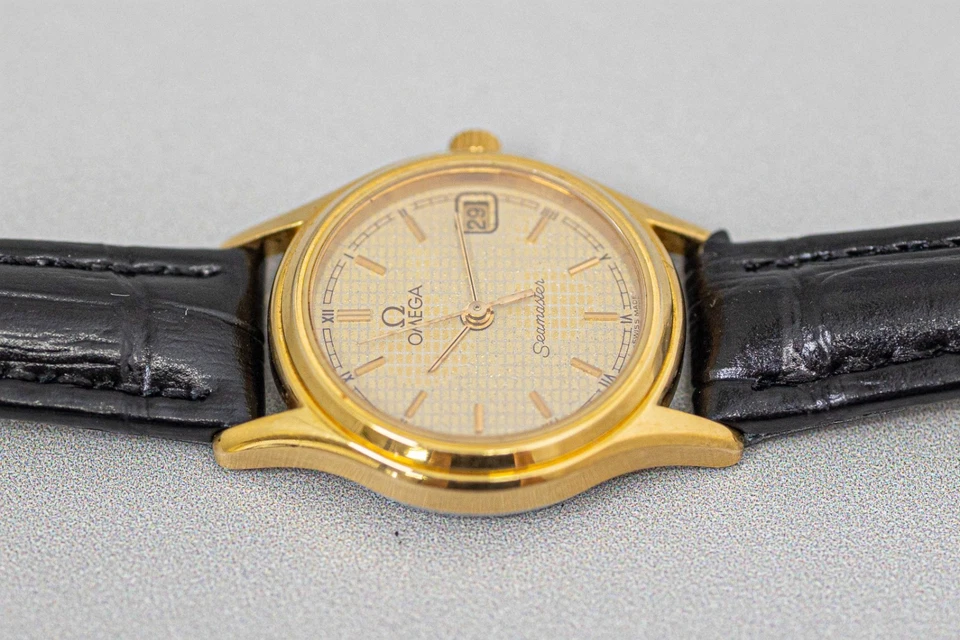 No Tariff *NEAR MINT* Vintage OMEGA Seamaster Cal.1426 Quartz Roman 23mm Women's - Image 4 of 4