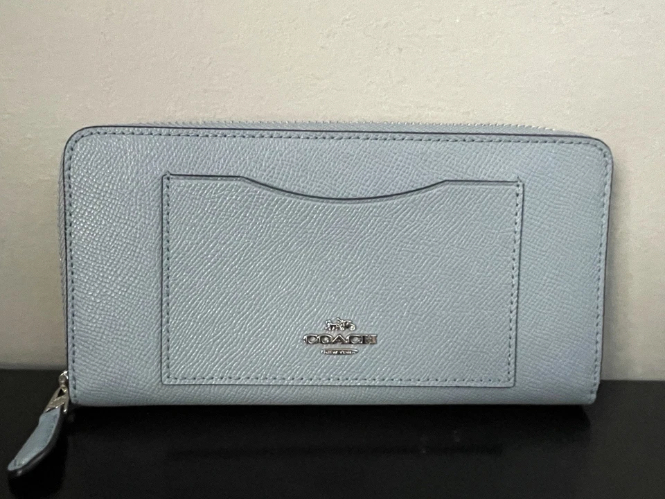Cartera Larga COACH Acordeón Cuero Azul Claro con Herrajes Plateados, Tamaño Completo Foto 3 de 4