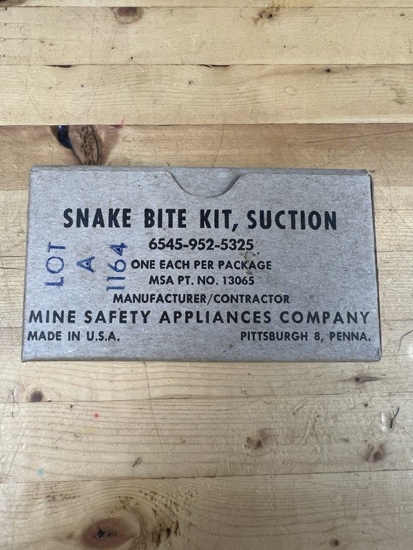 Vintage U.S. Snake Bite Kit, Suction 6545-952 5325 In Box Great Shape Lot A 1164