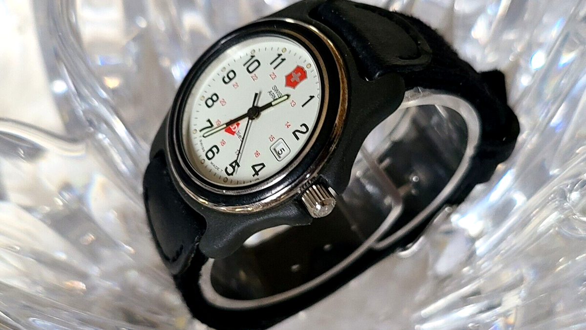 Vtg Victorinox Swiss Army Women\'s Cavalry Field Date Quartz 31mm Watch Stainless Victorinox] Vintage Swiss Army Cavalry Field : r/Watches main image 2