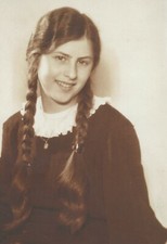 65/472 AK RAGAZZA Con Gioielli E Treccine Fiore