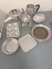 16 PIECES CHILDREN  S VINTAGE ALUMINUM PLAY POT PAN CUPS SAUCERS