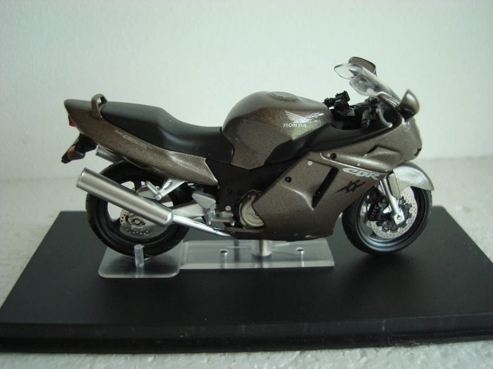 HONDA CBR 1100 XX Blackbird (1997) grau - antrazith  1:24 Altaya - Bild 2 von 3
