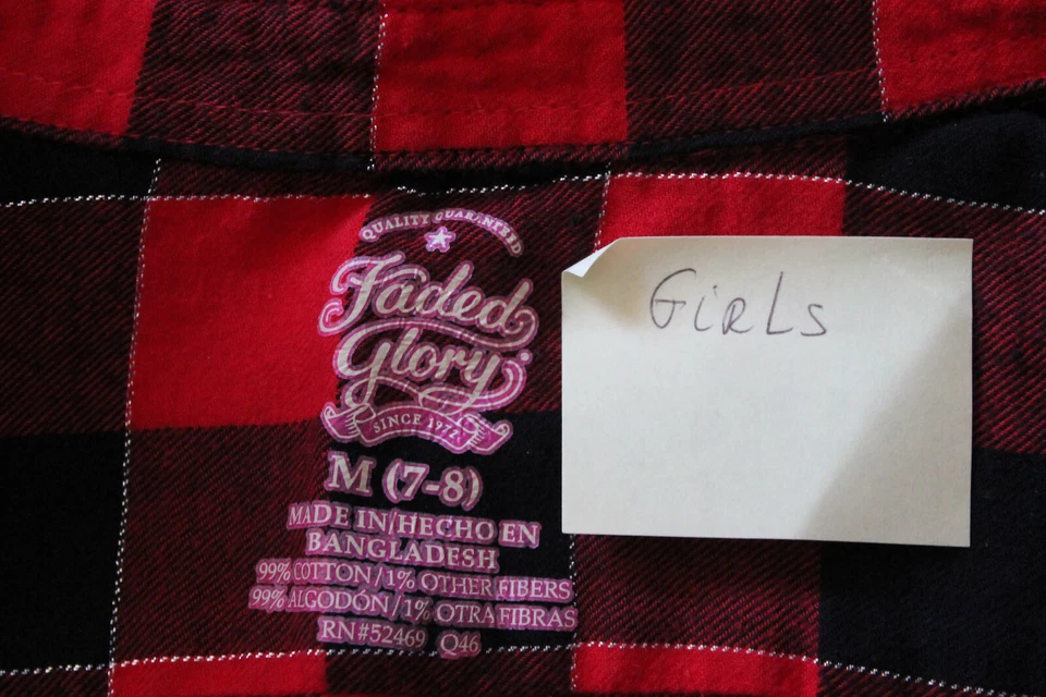 Camisa xadrez Faded Glory Girls preta e vermelha botão frontal mistura de algodão tamanho M 7-8 - Imagem 3 de 3