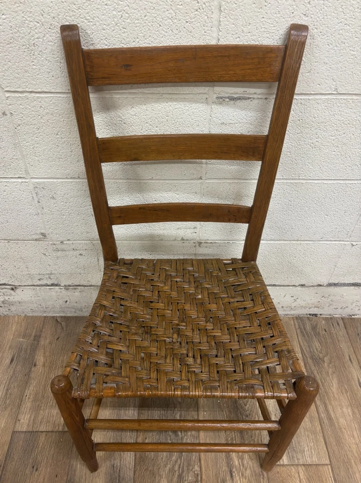 Silla antigua estilo coctelera con respaldo de husillo de arce respaldo de escalera tejida asiento raspado Foto 4 de 4