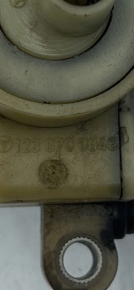 Válvula de transmisión reguladora de vacío 123 300D 300TD 300SDL 1230700046 Foto 3 de 4