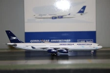Phoenix 1:400 Aerolineas Argentinas Airbus A340-300 LV-BIT (11895) Model Plane