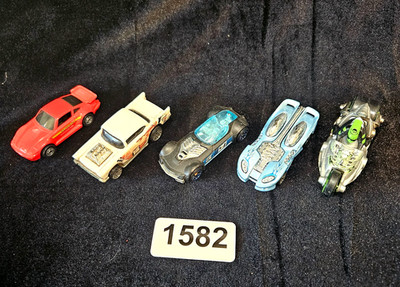 Lot of (5) Older Hot Wheels Chevy,Thunder Cycle, Porsche,Splittin Image