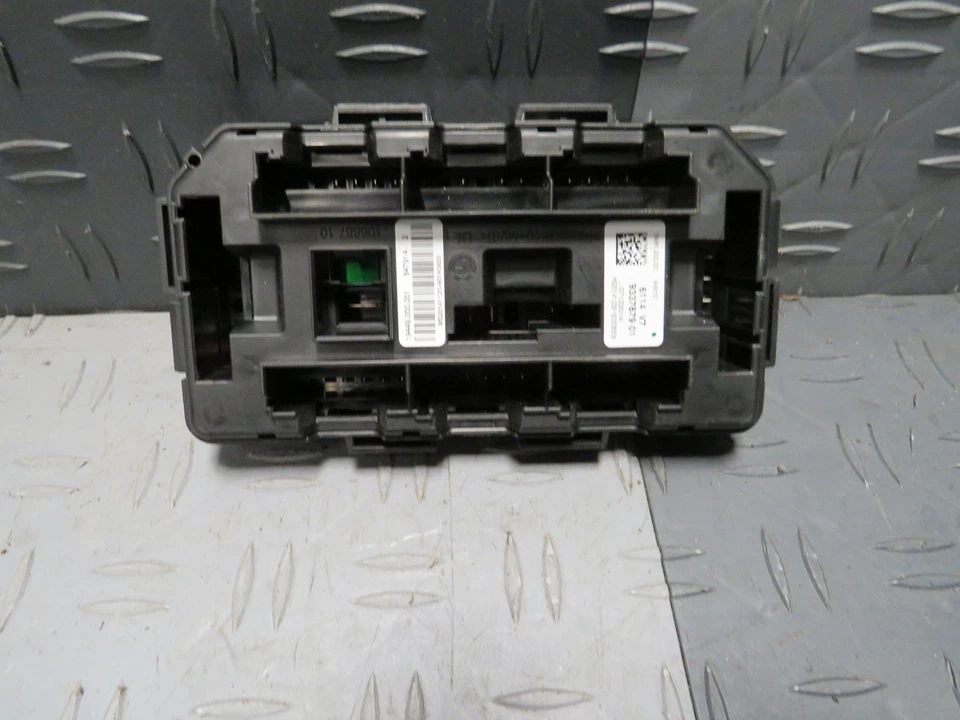 2015 BMW 428I Cabin Fuse Box6114933787901 - Image 4 of 4
