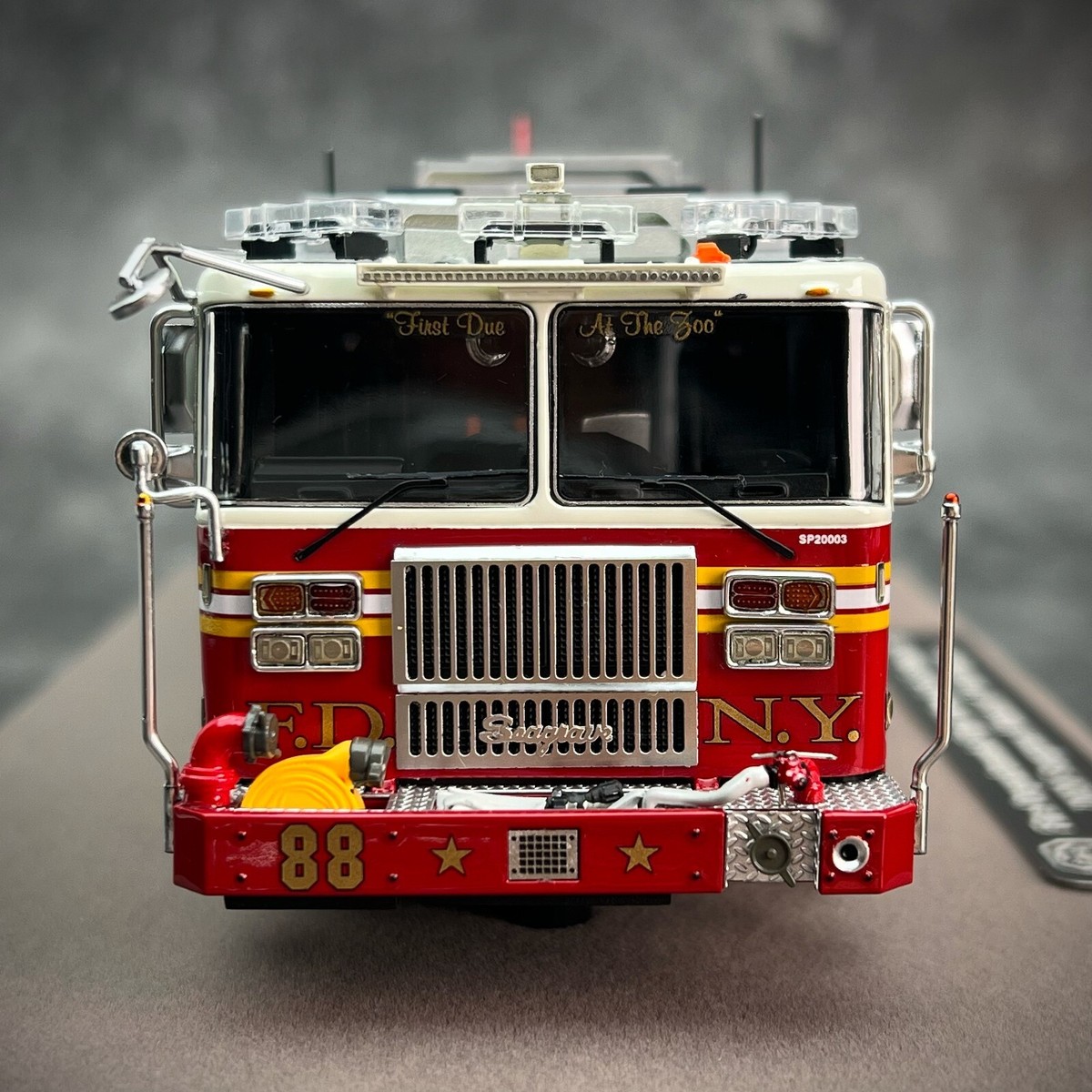 洋書 FIRE ENGINES IN NORTH AMERICA Fire Engines in North America | Sheila Buff