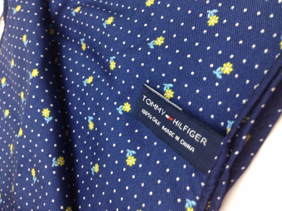$125 Tommy Hilfiger Para Hombres Azul Blanco Floral Pañuelo Clásico Cuadrado de Bolsillo Foto 3 de 3