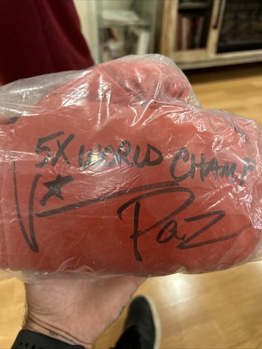 Vinny 'Paz' Pazienza Signed Everlast Red Boxing Glove w/5x World Champ - Picture 2 of 2