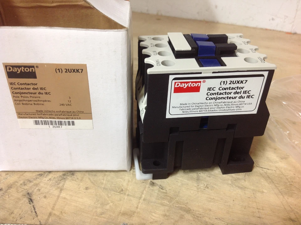 Contactor Dayton 2UXK7 IEC, 240VAC, 12A, abierto, 3P NUEVO EN CAJA Foto 2 de 4