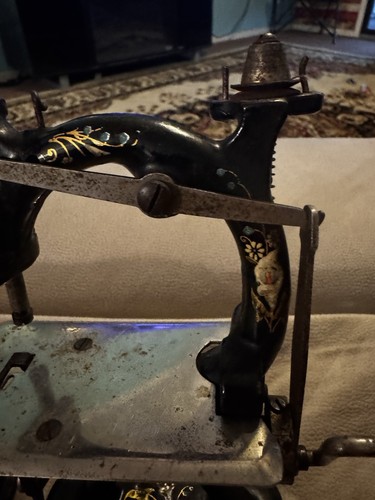 Antique Foley & Williams Midget Toy Sewing Machine 1900s Salesman Sample Works - Picture 3 of 11