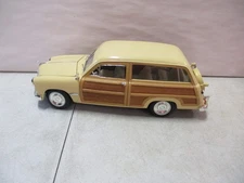 Motor City Classics 1949 Ford Woody Wagon 1/18