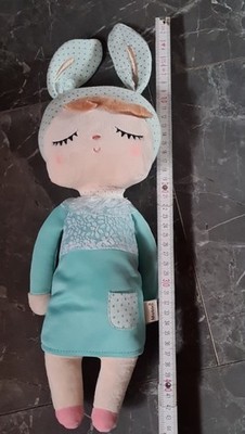 Gefüllte Puppe Mädchen / Hase Angela Puppe Metoo Plüschtier